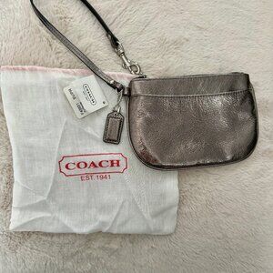 NWT- COACH - LEATHER SILVER/PEWTER WRISTLET